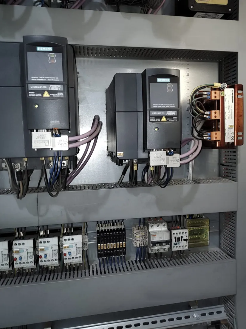 Tablero eléctrico industrial con variadores de frecuencia
